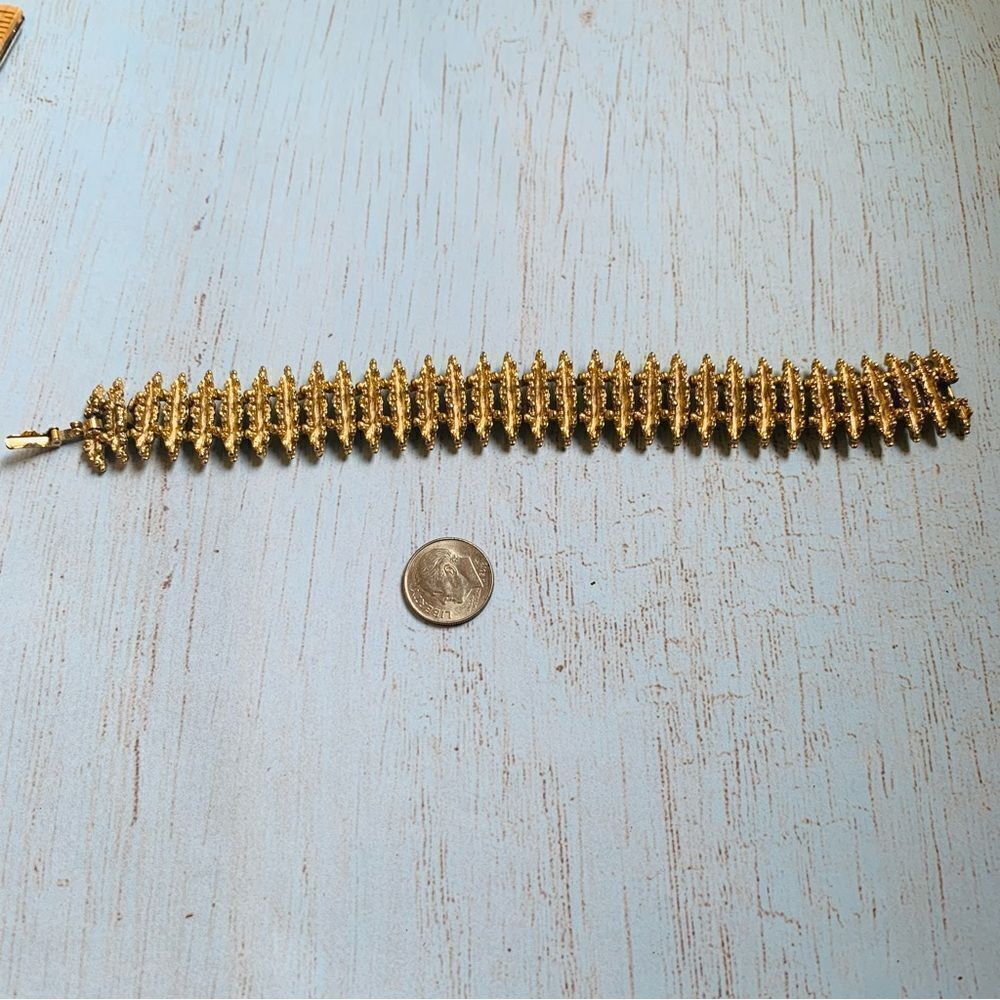 Avon Gold Brutilist Bracelet‎